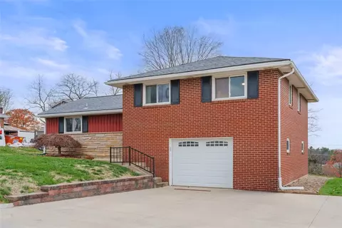 111 Crest Dr, Monaca, PA 15061 photo 2