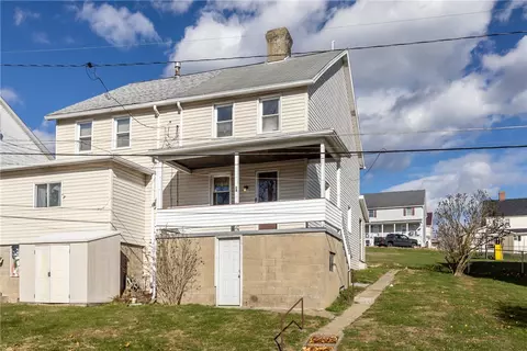 24 Adams St, Cokeburg, PA 15324
