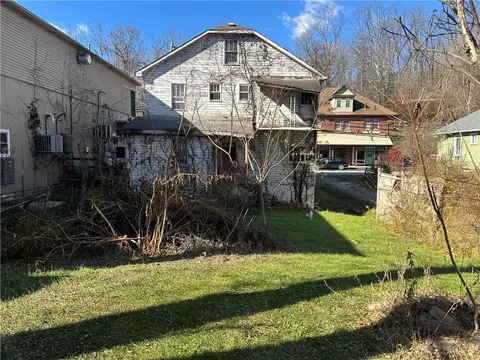Exterior - 3127 Millers Run Rd, Cecil, PA 15321 photo 4 of 4