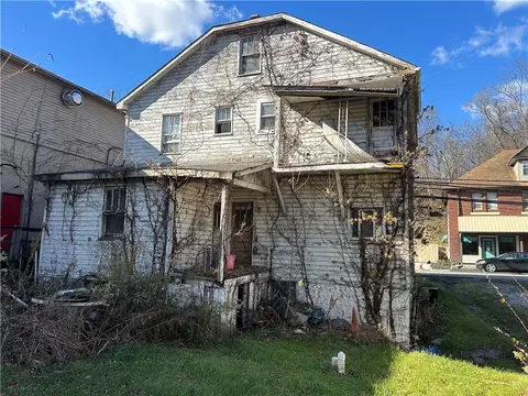 Exterior - 3127 Millers Run Rd, Cecil, PA 15321 photo 3 of 4