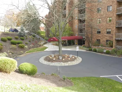 1500 Cochran Rd #512, Pittsburgh, PA 15243