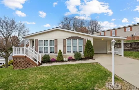 200 Rock Lake Dr, Zelienople, PA 16063
