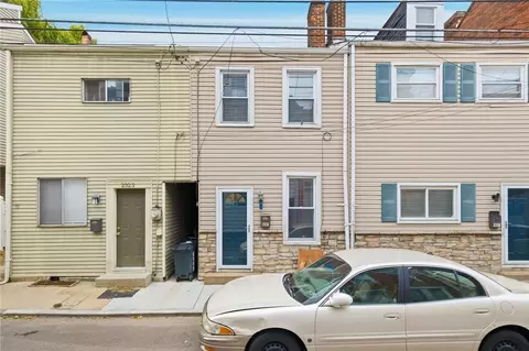 2325 Larkins Way, Pittsburgh, PA 15203