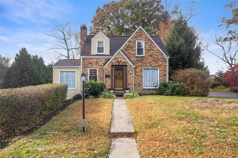 5716 Valleyview Dr, Bethel Park, PA 15102