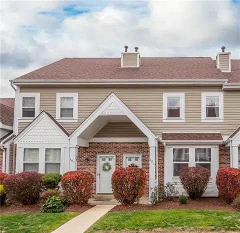 193 Old Village Ln, Bethel Park, PA 15102