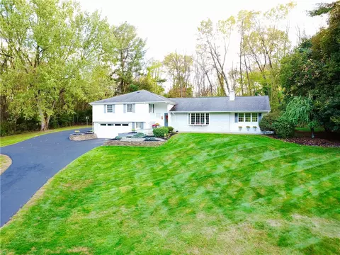 201 Ludwig Rd, New Castle, PA 16105