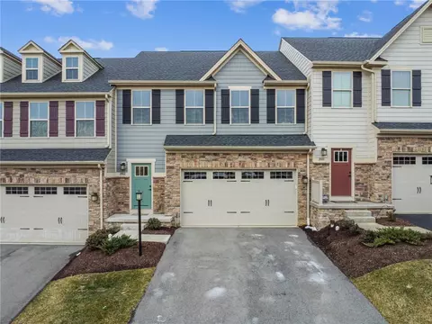 2002 Callaway Dr, Jeannette, PA 15644