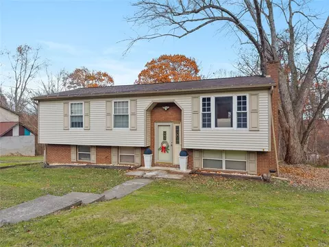 890 Grandview Rd, Ellwood City, PA 16117