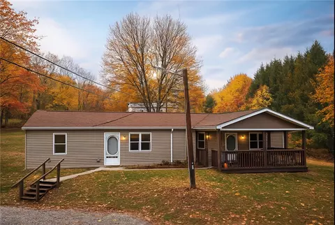 307 Pheasant Dr, Evans City, PA 16033