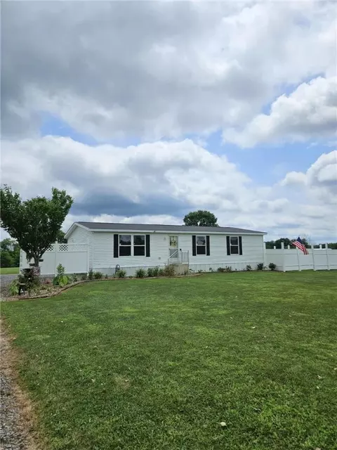 145 Boomerang Rd, Harrisville, PA 16038