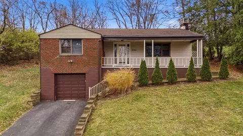 2725 Locust Dr, Pittsburgh, PA 15241