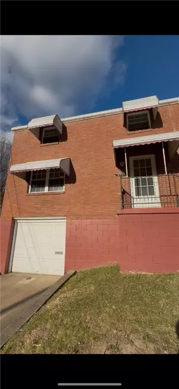 1212 Circle Dr, Pittsburgh, PA 15221