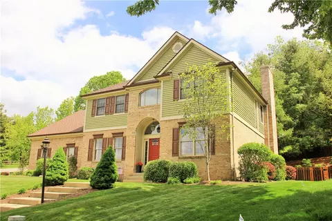 212 Scotch Pine Ct, Gibsonia, PA 15044