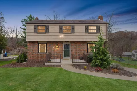 1146 Airedale Dr, Bethel Park, PA 15102