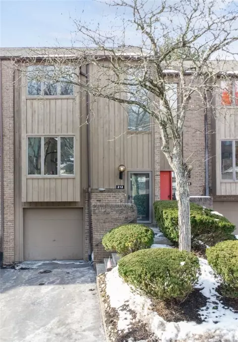212 Pine Ct, Pittsburgh, PA 15237