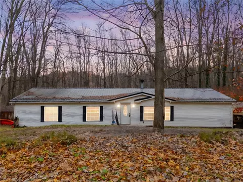 229 Connoquenessing Dr, Evans City, PA 16033