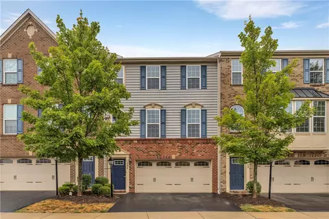 1304 Pointe View Dr, Mars, PA 16046