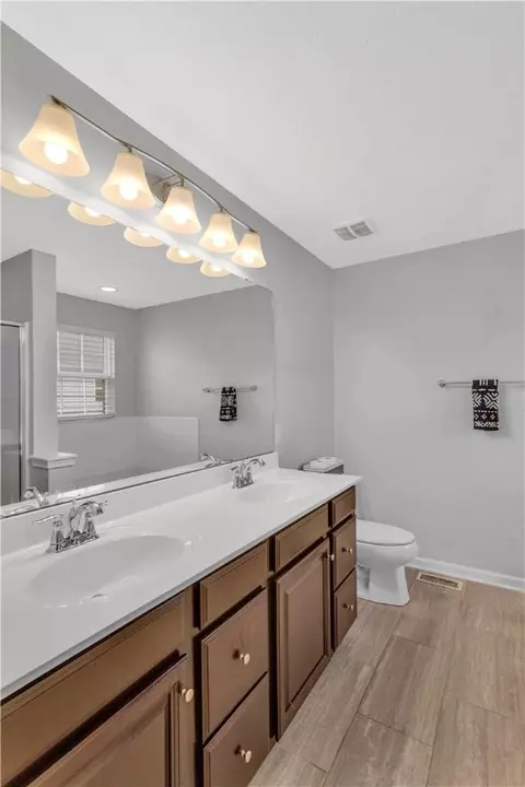 Bath - 1304 Pointe View Dr, Mars, PA 16046 photo 2 of 4