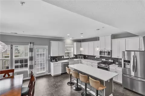 Kitchen - 1304 Pointe View Dr, Mars, PA 16046 photo 1 of 4