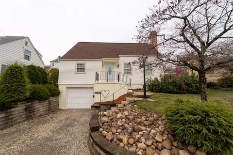 1446 Kinmount St, Pittsburgh, PA 15205