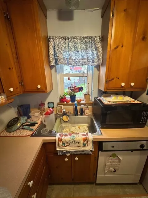 Kitchen - 116 High St, Harwick, PA 15049 photo 2 of 2