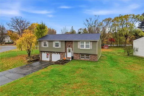 11 Clubhouse Dr, West Middlesex, PA 16159