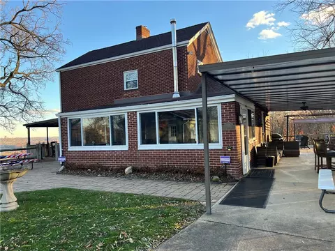 935 Al Smith Dr, Mckees Rocks, PA 15136