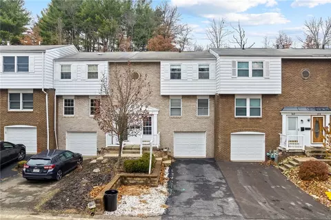 316 Cricketwood Ct, Canonsburg, PA 15317