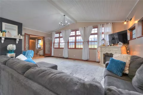 170 Eisaman Rd, Irwin, PA 15642 photo 5