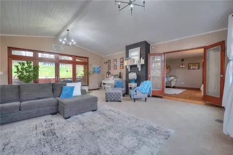 170 Eisaman Rd, Irwin, PA 15642 photo 3