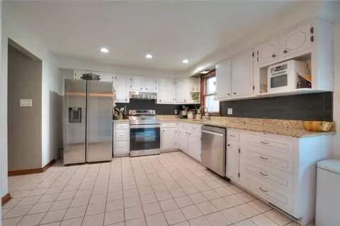 170 Eisaman Rd, Irwin, PA 15642 photo 14