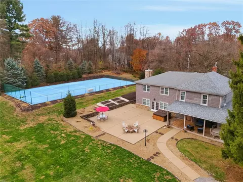 4021 Bakerstown Rd, Gibsonia, PA 15044