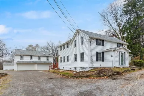 2034 Ewings Mill Rd, Coraopolis, PA 15108