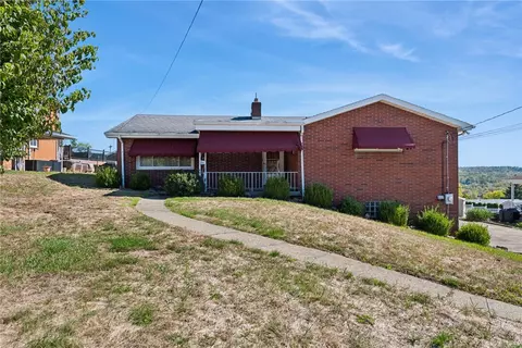 711 Scenic Dr, Houston, PA 15342
