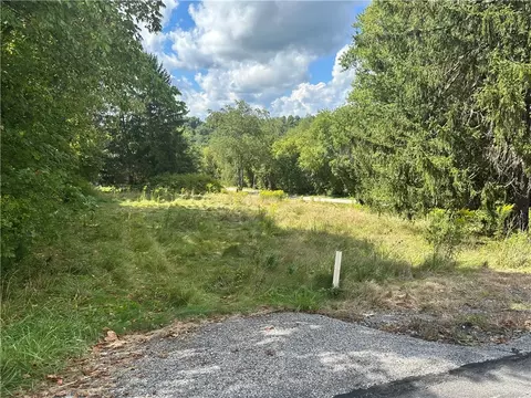 79 3rd St, Atlasburg, PA 15021