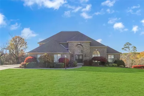 132 Post Oak Dr, Beaver Falls, PA 15010