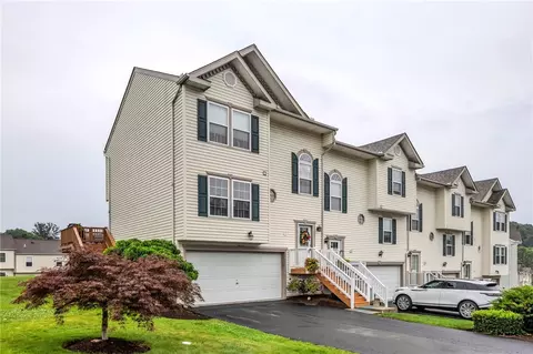 201 Manor View Dr, Manor, PA 15665