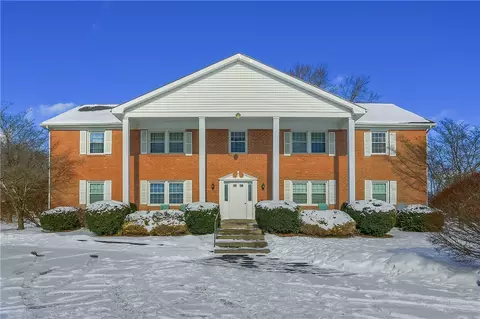 315 Maidenblush Dr, New Wilmington, PA 16142