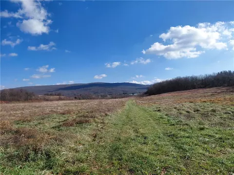01 Christs Ln, Whitney, PA 15693