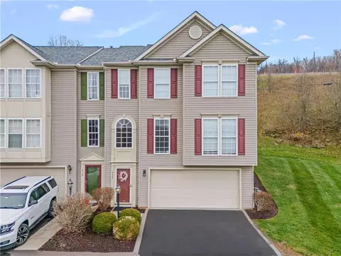 932 Royal Ct, Canonsburg, PA 15317