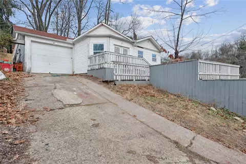108 Lewis Dr, Pittsburgh, PA 15235
