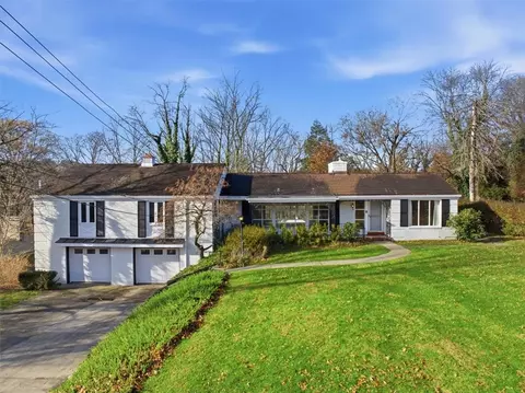 1106 Gilchrest Dr, Pittsburgh, PA 15235
