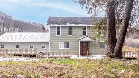437 Roseville Rd, Karns City, PA 16041