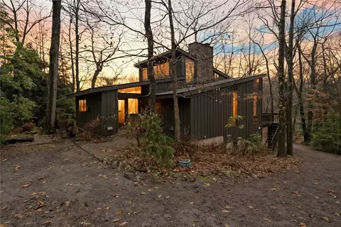 130 Overlook Dr, Slippery Rock, PA 16057