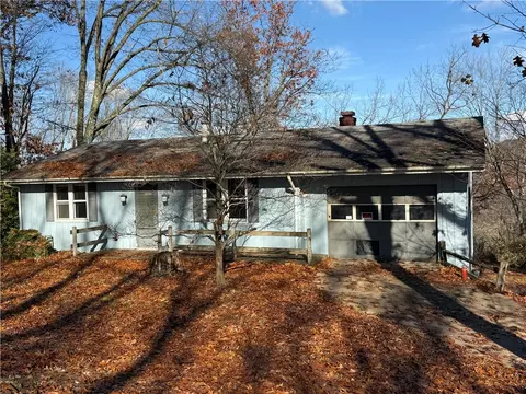 233 Horseshoe Dr, Mars, PA 16046