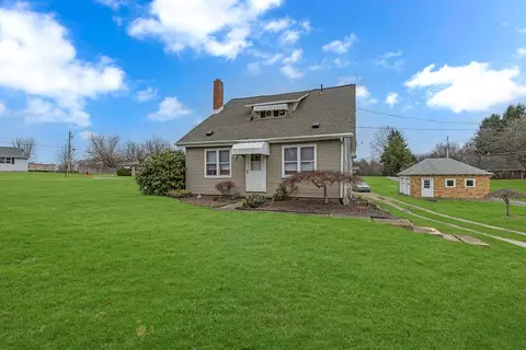 1196 Mercer Rd, Ellwood City, PA 16117