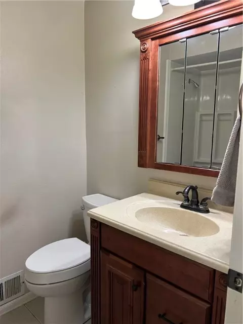 Bath - 13261 Sylvia, North Huntingdon, PA 15642 photo 2 of 2