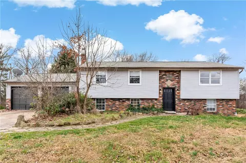2011 Riverview Dr, Finleyville, PA 15332