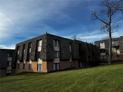 611 Forest Grn, Coraopolis, PA 15108