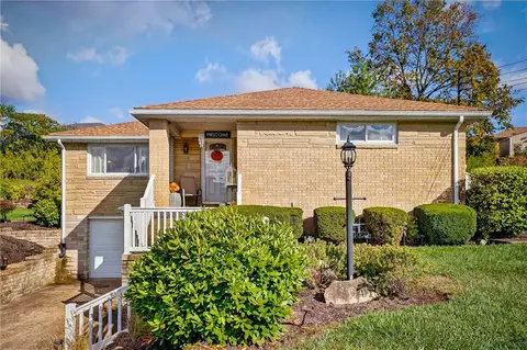 104 Thorncrest Dr, Mckees Rocks, PA 15136